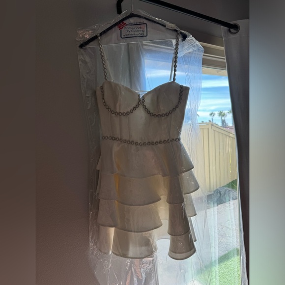 V. Chapman The Luciana Dress in White Baroque Floral - Picture 6 of 12